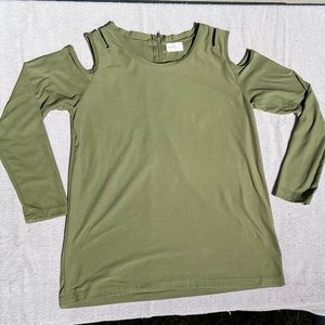 Fitted green open shoulder shirt
